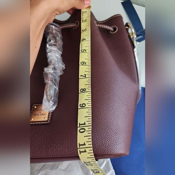 NWOT Dooney & Bourke Saffiano Drawstring Leather Shoulder Bag In Wine - Picture 9 of 10